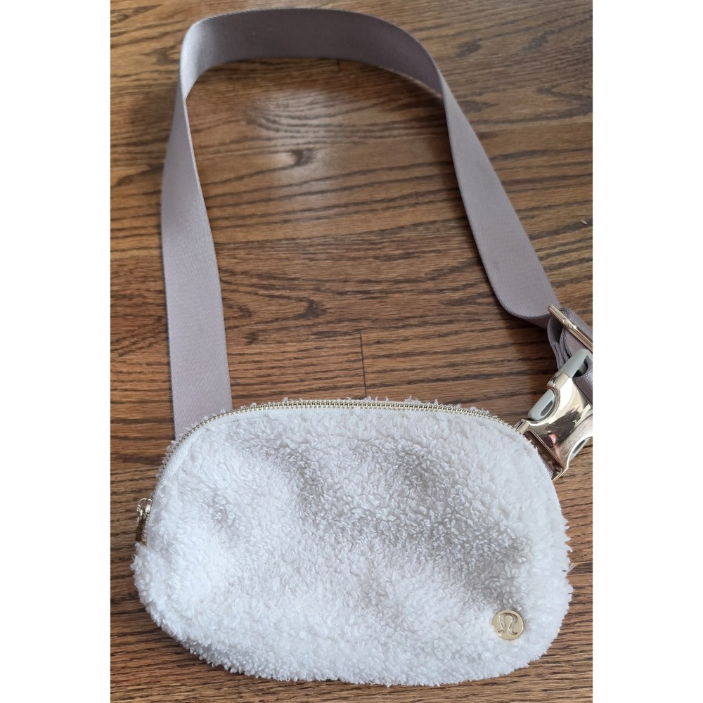 Lululemon Everywhere Belt Bag White Sherpa Fleece Gold Zipper